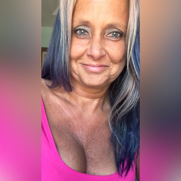 Meet your Posher, Tracey Marie - Picture 3 of 4